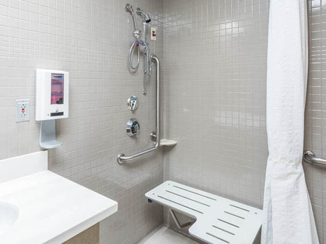 Shower Curtains, Stalls, Sinks, & Bathtub